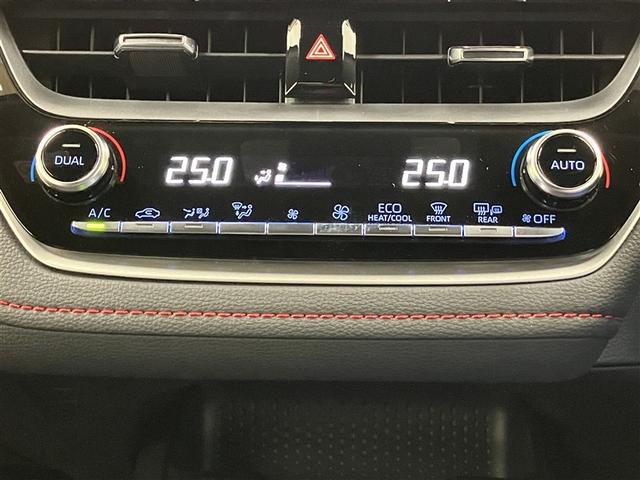 オートエアコンで車内も快適です。冬や雨の日の室内の結露防止等コンディションに加えて、冷え過ぎ、暖め過ぎに因る燃費を悪化を防ぎます。一度、温度を設定すれば自動的に過ごし易い温度に調整してくれますよ。