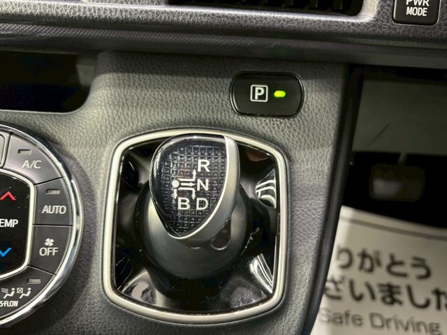 ヴォクシー ハイブリッドＸ　ＥＴＣ　バックカメラ　ナビ　ＴＶ　両側スライド・片側電動　オートライト　ＬＥＤヘッドランプ　スマートキー　電動格納ミラー　３列シート　ＣＶＴ　アルミホイール　ＣＤ　ＵＳＢ　ミュージックプレイヤー接続可（7枚目）