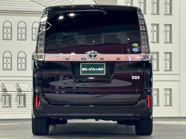 ヴォクシー ハイブリッドＸ　ＥＴＣ　バックカメラ　ナビ　ＴＶ　両側スライド・片側電動　オートライト　ＬＥＤヘッドランプ　スマートキー　電動格納ミラー　３列シート　ＣＶＴ　アルミホイール　ＣＤ　ＵＳＢ　ミュージックプレイヤー接続可（16枚目）