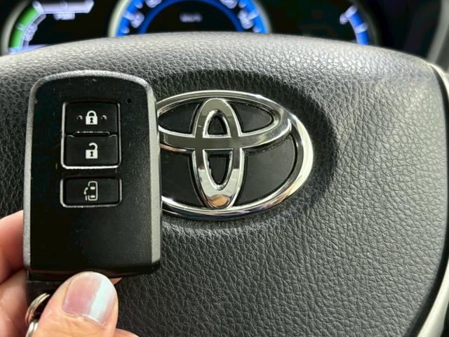 ヴォクシー ハイブリッドＸ　ＥＴＣ　バックカメラ　ナビ　ＴＶ　両側スライド・片側電動　オートライト　ＬＥＤヘッドランプ　スマートキー　電動格納ミラー　３列シート　ＣＶＴ　アルミホイール　ＣＤ　ＵＳＢ　ミュージックプレイヤー接続可（64枚目）