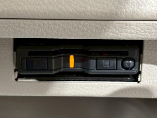 アルトラパン Ｓセレクション　ＥＴＣ　衝突被害軽減システム　オートライト　ＨＩＤ　スマートキー　アイドリングストップ　電動格納ミラー　シートヒーター　ベンチシート　ＣＶＴ　盗難防止システム　ＡＢＳ　ＥＳＣ　ＣＤ　衝突安全ボディ（5枚目）