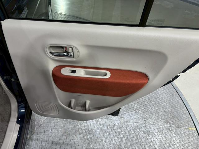 アルトラパン Ｓセレクション　ＥＴＣ　衝突被害軽減システム　オートライト　ＨＩＤ　スマートキー　アイドリングストップ　電動格納ミラー　シートヒーター　ベンチシート　ＣＶＴ　盗難防止システム　ＡＢＳ　ＥＳＣ　ＣＤ　衝突安全ボディ（25枚目）