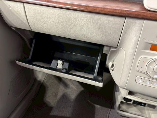 アルトラパン Ｓセレクション　ＥＴＣ　衝突被害軽減システム　オートライト　ＨＩＤ　スマートキー　アイドリングストップ　電動格納ミラー　シートヒーター　ベンチシート　ＣＶＴ　盗難防止システム　ＡＢＳ　ＥＳＣ　ＣＤ　衝突安全ボディ（37枚目）