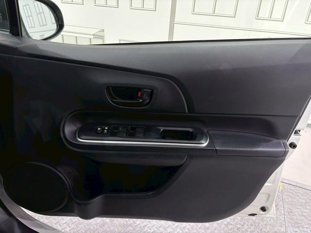 アクア S ドライブレコーダー ETC バックカメラ ナビ TV クリアランスソナー レーンアシスト 衝突被害軽減システム アルミホイール オートマチックハイビーム オートライト スマートキー 電動格納ミラー(34枚目)