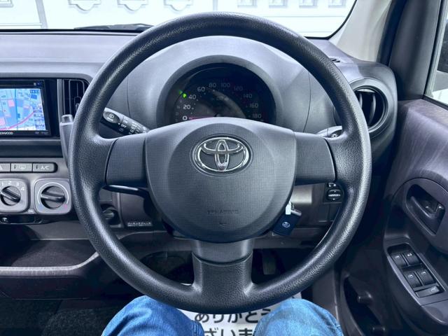 パッソ Ｘ　クツロギ　４ＷＤ　バックカメラ　ナビ　ＴＶ　スマートキー　電動格納ミラー　ＣＶＴ　盗難防止システム　衝突安全ボディ　ベンチシート　ＡＢＳ　ＣＤ　ＤＶＤ再生　ミュージックプレイヤー接続可　エアコン（3枚目）