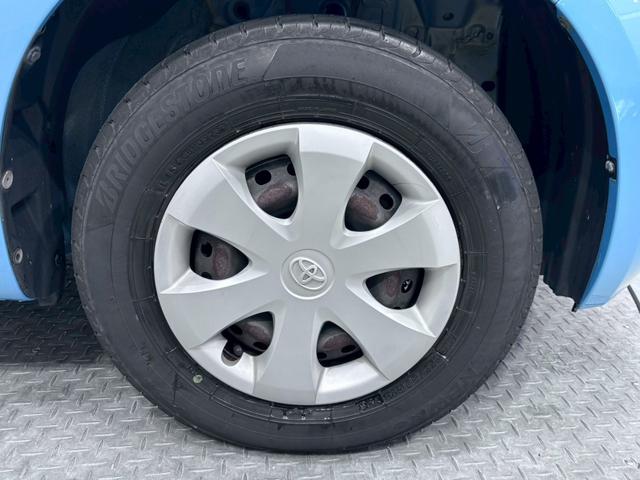 パッソ Ｘ　クツロギ　４ＷＤ　バックカメラ　ナビ　ＴＶ　スマートキー　電動格納ミラー　ＣＶＴ　盗難防止システム　衝突安全ボディ　ベンチシート　ＡＢＳ　ＣＤ　ＤＶＤ再生　ミュージックプレイヤー接続可　エアコン（41枚目）