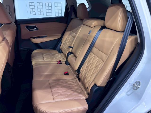 エクストレイル G e-4ORCE 4WD 全周囲カメラ クリアランスソナー レーンアシスト パワーシート 衝突被害軽減システム ナビ TV オートライト LEDヘッドランプ 電動リアゲート アルミホイール スマートキー(24枚目)