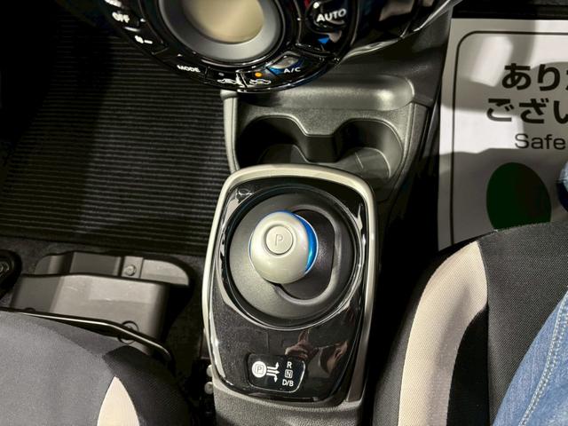 シフトレバー。ぜひ一度お客様の目で確認してください。