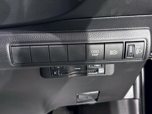 カローラツーリング ダブルバイビー　バックカメラ　ナビ　オートクルーズコントロール　レーンアシスト　衝突被害軽減システム　アルミホイール　オートマチックハイビーム　オートライト　ＬＥＤヘッドランプ　スマートキー　電動格納ミラー　ＣＶＴ（8枚目）