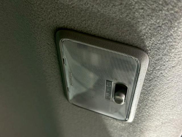 ワゴンＲ ハイブリッドＦＸ　４ＷＤ　全周囲カメラ　ナビ　ＴＶ　レーンアシスト　衝突被害軽減システム　オートライト　スマートキー　アイドリングストップ　電動格納ミラー　シートヒーター　ベンチシート　ＣＶＴ　盗難防止システム　ＡＢＳ（47枚目）