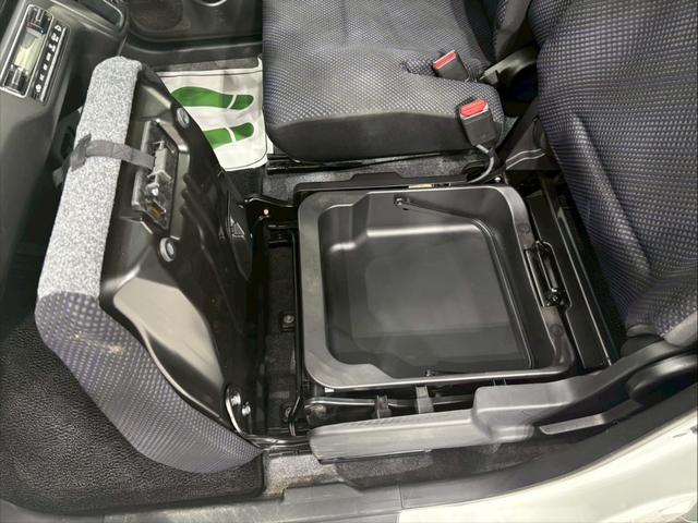 ワゴンＲ ハイブリッドＦＸ　４ＷＤ　全周囲カメラ　ナビ　ＴＶ　レーンアシスト　衝突被害軽減システム　オートライト　スマートキー　アイドリングストップ　電動格納ミラー　シートヒーター　ベンチシート　ＣＶＴ　盗難防止システム　ＡＢＳ（56枚目）