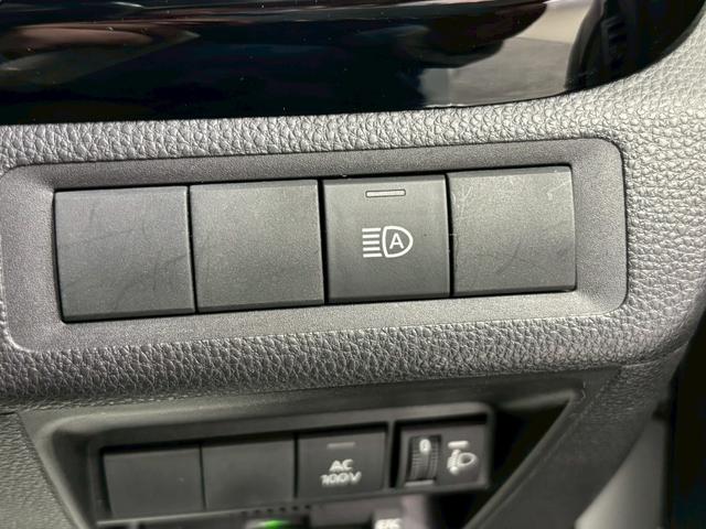 アクア Ｘ　４ＷＤ　ＥＴＣ　ナビ　オートクルーズコントロール　レーンアシスト　衝突被害軽減システム　オートマチックハイビーム　オートライト　ＬＥＤヘッドランプ　スマートキー　電動格納ミラー　１００Ｖ電源　ＣＶＴ（7枚目）