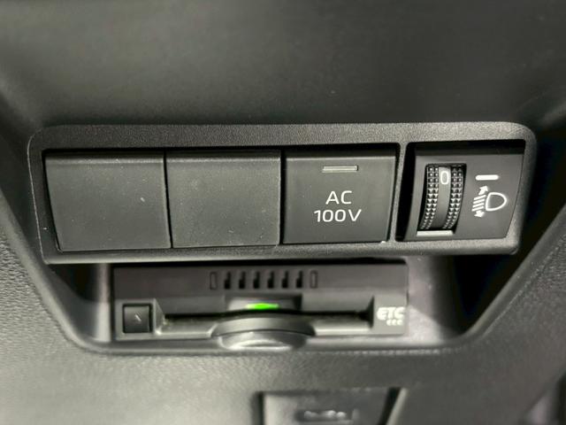 アクア Ｘ　４ＷＤ　ＥＴＣ　ナビ　オートクルーズコントロール　レーンアシスト　衝突被害軽減システム　オートマチックハイビーム　オートライト　ＬＥＤヘッドランプ　スマートキー　電動格納ミラー　１００Ｖ電源　ＣＶＴ（8枚目）