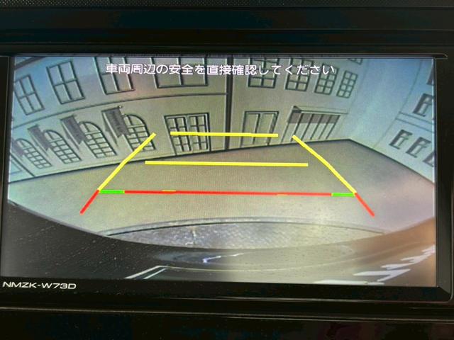 バックカメラも付いています。駐車の時に便利なのはもちろんの事、後方死角にいる子供たちに気が付くことができるので安心安全ですね