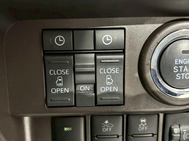 両側電動スライドドア装備！運転席よりボタン一つで開閉可能でございます。