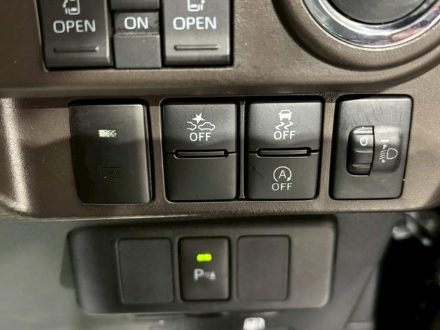 『アイドリングストップ』クルマが停車すると自動的にエンジンを停止し、無駄な燃料消費や排出ガスを抑えます。素早くエンジンを再始動させるなど、ドライバーの感覚とズレのない自然な制御を目指しています。