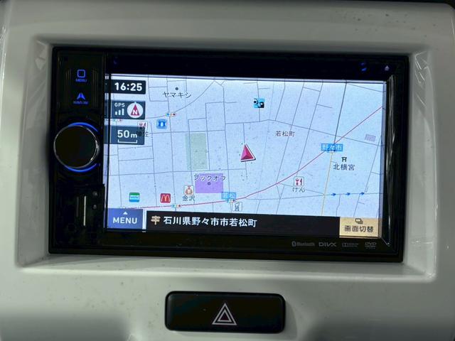 フレアクロスオーバー ＸＳ　ＥＴＣ　バックカメラ　ナビ　ＴＶ　衝突被害軽減システム　オートライト　ＨＩＤ　スマートキー　アイドリングストップ　電動格納ミラー　シートヒーター　ベンチシート　ＣＶＴ　ＡＢＳ　ＥＳＣ　ＣＤ　ＤＶＤ再生（5枚目）