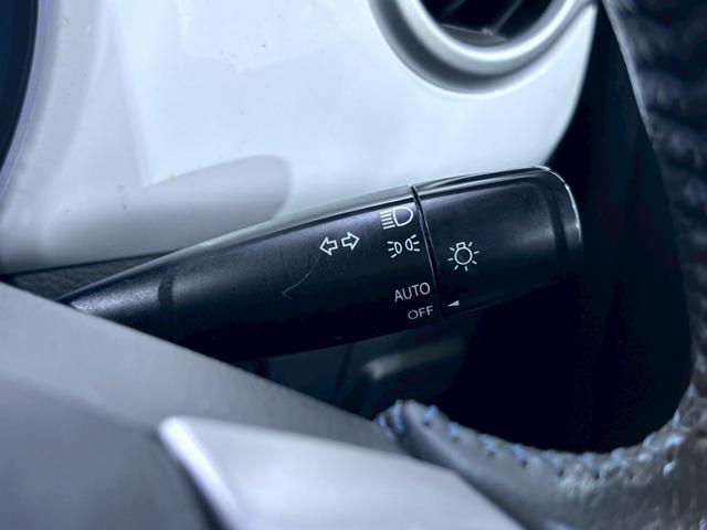 フレアクロスオーバー ＸＳ　ＥＴＣ　バックカメラ　ナビ　ＴＶ　衝突被害軽減システム　オートライト　ＨＩＤ　スマートキー　アイドリングストップ　電動格納ミラー　シートヒーター　ベンチシート　ＣＶＴ　ＡＢＳ　ＥＳＣ　ＣＤ　ＤＶＤ再生（11枚目）