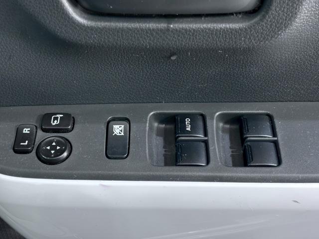 フレアクロスオーバー ＸＳ　ＥＴＣ　バックカメラ　ナビ　ＴＶ　衝突被害軽減システム　オートライト　ＨＩＤ　スマートキー　アイドリングストップ　電動格納ミラー　シートヒーター　ベンチシート　ＣＶＴ　ＡＢＳ　ＥＳＣ　ＣＤ　ＤＶＤ再生（30枚目）