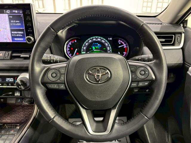 ＲＡＶ４ Ｇ　４ＷＤ　ドライブレコーダー　ＥＴＣ　全周囲カメラ　クリアランスソナー　オートクルーズコントロール　レーンアシスト　パワーシート　衝突被害軽減システム　ナビ　オートマチックハイビーム　オートライト（3枚目）