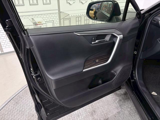 ＲＡＶ４ Ｇ　４ＷＤ　ドライブレコーダー　ＥＴＣ　全周囲カメラ　クリアランスソナー　オートクルーズコントロール　レーンアシスト　パワーシート　衝突被害軽減システム　ナビ　オートマチックハイビーム　オートライト（62枚目）