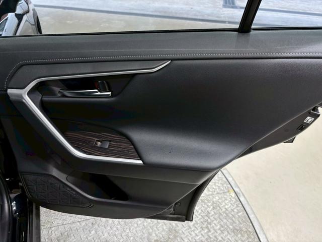 ＲＡＶ４ Ｇ　４ＷＤ　ドライブレコーダー　ＥＴＣ　全周囲カメラ　クリアランスソナー　オートクルーズコントロール　レーンアシスト　パワーシート　衝突被害軽減システム　ナビ　オートマチックハイビーム　オートライト（64枚目）