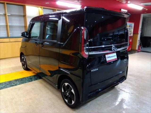 ハイウェイスターＸ☆４ＷＤ☆禁煙☆走行１．７万Ｋｍ☆屋内保管　☆純正９インチナビ☆フルセグＴＶ☆Ｂｌｕｅｔｏｏｔｈ☆全方位カメラ☆衝突軽減ブレーキ☆前後ソナー☆ＬＥＤヘッドライト☆パワスラ☆シートヒーター☆インテリキー２個☆プッシュスタート☆ＳＯＳコール☆ＥＴＣ(8枚目)