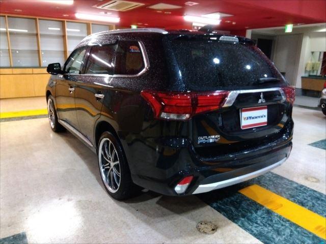 アウトランダーＰＨＥＶ Ｇナビパッケージ☆４ＷＤ☆修復歴無し☆試乗可能☆　☆純正ナビ☆フルセグＴＶ☆ＢＴ接続☆全方位モニター☆衝突軽減ブレーキ☆レーダークルーズ半革シート☆電動リアゲート☆シート＆ステアリングヒーター☆ＬＥＤヘッドライト☆スマートキー☆プッシュスタート☆（8枚目）