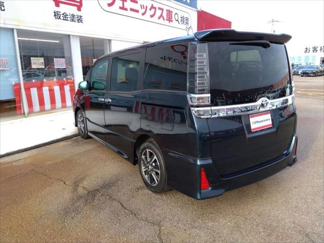 ヴォクシー ＺＳ　煌☆７人乗り☆禁煙☆走行３．６万Ｋｍ☆ツインナビ☆　☆トヨタセーフティセンス☆純正９型ナビ☆フルセグＴＶ☆ＢＴ接続☆Ｂカメラ☆純正フリップダウン☆衝突軽減ブレーキ☆クルコン☆両側電動ドア☆ＥＴＣ２．０☆ドラレコ☆ＬＥＤヘッドライト＆フォグ☆プッシュＳ☆（8枚目）