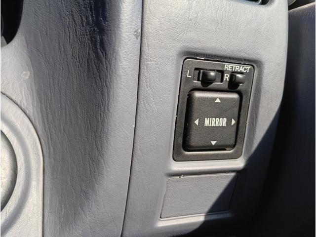 ランドクルーザープラド TX パッケージIII☆4WD☆禁煙☆修復歴無☆ ☆ムーンルーフ動作確認済☆ヴィンテージレザー調シートカバー☆ETC☆ルーフレール☆社外グリル&ヘッドライト☆DEANクロスカントリー&BFグッドリッチホワイトレター☆(29枚目)