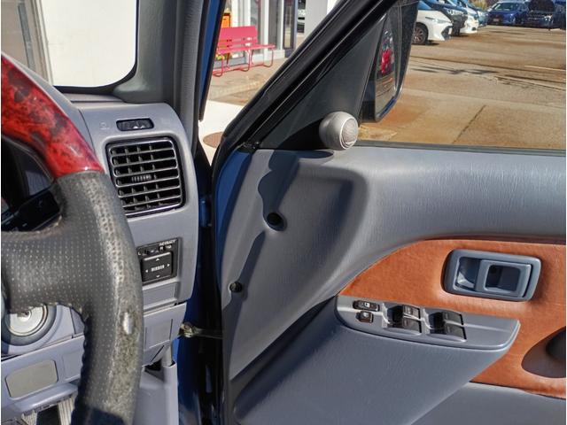 ランドクルーザープラド TX パッケージIII☆4WD☆禁煙☆修復歴無☆ ☆ムーンルーフ動作確認済☆ヴィンテージレザー調シートカバー☆ETC☆ルーフレール☆社外グリル&ヘッドライト☆DEANクロスカントリー&BFグッドリッチホワイトレター☆(30枚目)