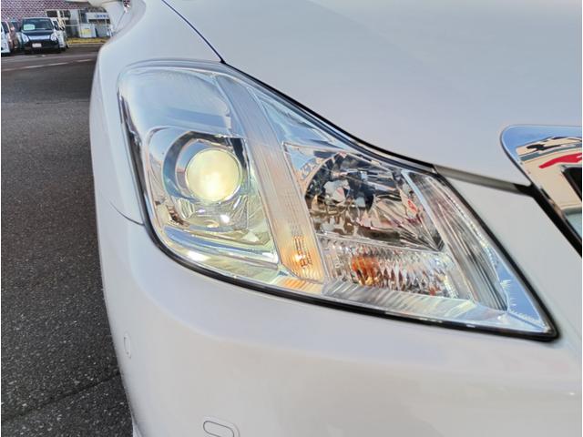 クラウン ロイヤルサルーンi-Four Uパッケージ☆4WD☆ ☆サンルーフ☆メーカーナビ☆フルセグTV☆Bluetooth☆バックカメラ☆本革シート☆パワーシート☆シートベンチレーション☆シートヒーター☆スマートキー2個☆プッシュスタート☆ドラレコ☆ETC☆(4枚目)