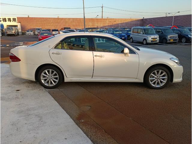 クラウン ロイヤルサルーンi-Four Uパッケージ☆4WD☆ ☆サンルーフ☆メーカーナビ☆フルセグTV☆Bluetooth☆バックカメラ☆本革シート☆パワーシート☆シートベンチレーション☆シートヒーター☆スマートキー2個☆プッシュスタート☆ドラレコ☆ETC☆(11枚目)