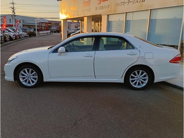 クラウン ロイヤルサルーンi-Four Uパッケージ☆4WD☆ ☆サンルーフ☆メーカーナビ☆フルセグTV☆Bluetooth☆バックカメラ☆本革シート☆パワーシート☆シートベンチレーション☆シートヒーター☆スマートキー2個☆プッシュスタート☆ドラレコ☆ETC☆(12枚目)