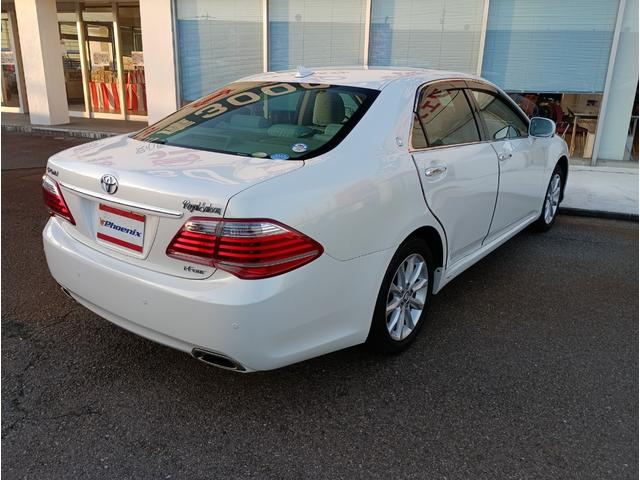 クラウン ロイヤルサルーンi-Four Uパッケージ☆4WD☆ ☆サンルーフ☆メーカーナビ☆フルセグTV☆Bluetooth☆バックカメラ☆本革シート☆パワーシート☆シートベンチレーション☆シートヒーター☆スマートキー2個☆プッシュスタート☆ドラレコ☆ETC☆(13枚目)