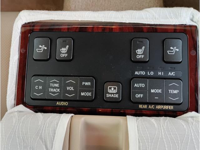 クラウン ロイヤルサルーンi-Four Uパッケージ☆4WD☆ ☆サンルーフ☆メーカーナビ☆フルセグTV☆Bluetooth☆バックカメラ☆本革シート☆パワーシート☆シートベンチレーション☆シートヒーター☆スマートキー2個☆プッシュスタート☆ドラレコ☆ETC☆(51枚目)