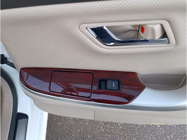 クラウン ロイヤルサルーンi-Four Uパッケージ☆4WD☆ ☆サンルーフ☆メーカーナビ☆フルセグTV☆Bluetooth☆バックカメラ☆本革シート☆パワーシート☆シートベンチレーション☆シートヒーター☆スマートキー2個☆プッシュスタート☆ドラレコ☆ETC☆(53枚目)