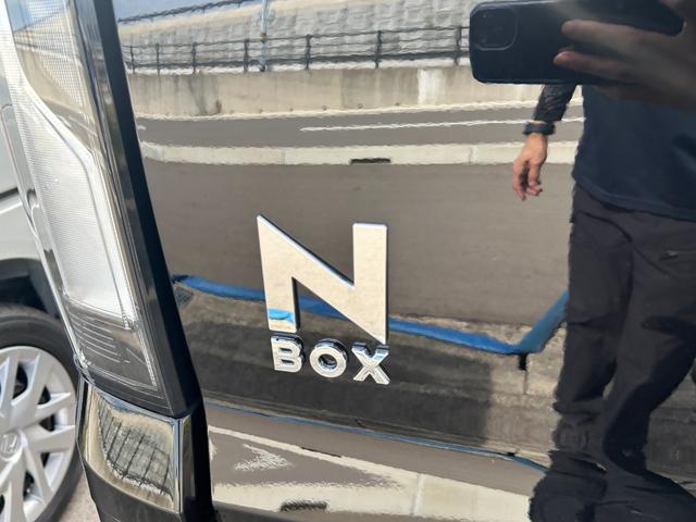 Ｎ－ＢＯＸカスタム 　オートエアコン　アイドリングストップ　両側パワースライドドア　アルミホイール　シートヒーター　プッシュスタート　横滑り防止装置　電動格納ミラー（12枚目）