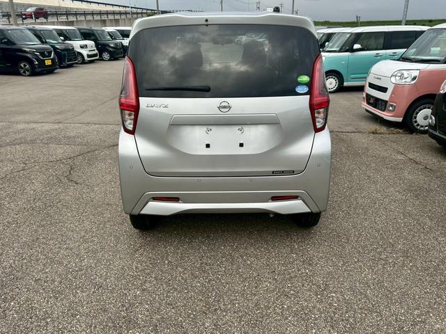デイズ Ｓ　運転席エアバッグ　ｉ－ＳＴＯＰ　コーナーソナー　横滑り防止装置付　助手席エアバッグ　キーレスエントリーシステム　カーテンエアバック　オートハイビーム　エアコン　ＰＷ　ＰＳ　ベンチシート　オートライト（3枚目）