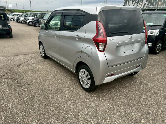 デイズ Ｓ　運転席エアバッグ　ｉ－ＳＴＯＰ　コーナーソナー　横滑り防止装置付　助手席エアバッグ　キーレスエントリーシステム　カーテンエアバック　オートハイビーム　エアコン　ＰＷ　ＰＳ　ベンチシート　オートライト（6枚目）