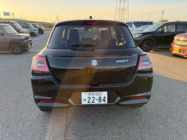 スイフト XG 登録済未使用車 スマートキー オートエアコン 盗難防止 サイドエアバッグ 電動格納式ドアミラー 横滑り防止 パワーステアリング パワーウインドウ エアコン エアバッグ ABS オートライト キーフリー(11枚目)