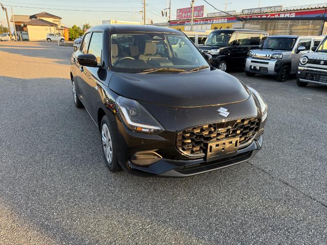 スイフト XG 登録済未使用車 スマートキー オートエアコン 盗難防止 サイドエアバッグ 電動格納式ドアミラー 横滑り防止 パワーステアリング パワーウインドウ エアコン エアバッグ ABS オートライト キーフリー(13枚目)