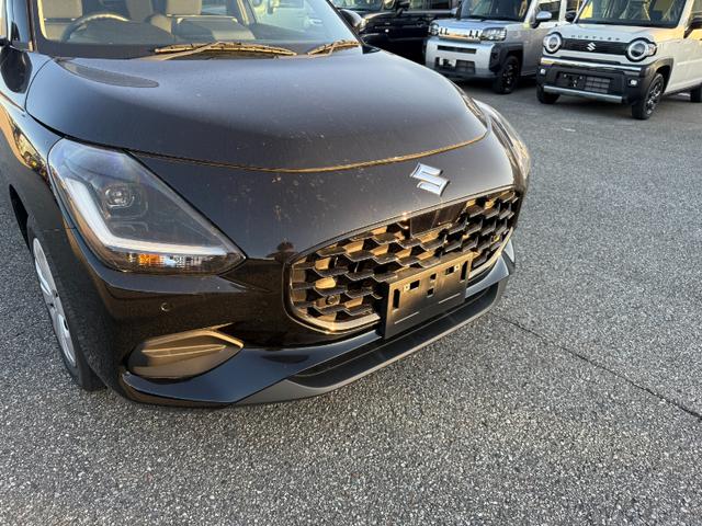 スイフト XG 登録済未使用車 スマートキー オートエアコン 盗難防止 サイドエアバッグ 電動格納式ドアミラー 横滑り防止 パワーステアリング パワーウインドウ エアコン エアバッグ ABS オートライト キーフリー(17枚目)