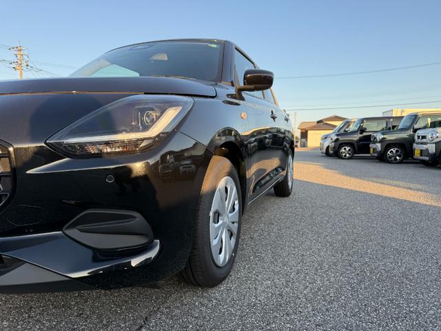 スイフト XG 登録済未使用車 スマートキー オートエアコン 盗難防止 サイドエアバッグ 電動格納式ドアミラー 横滑り防止 パワーステアリング パワーウインドウ エアコン エアバッグ ABS オートライト キーフリー(19枚目)