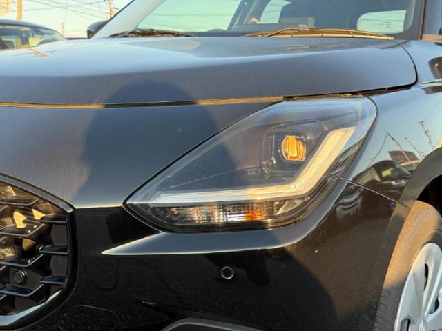 スイフト XG 登録済未使用車 スマートキー オートエアコン 盗難防止 サイドエアバッグ 電動格納式ドアミラー 横滑り防止 パワーステアリング パワーウインドウ エアコン エアバッグ ABS オートライト キーフリー(20枚目)