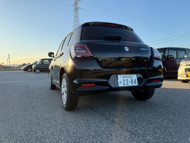スイフト XG 登録済未使用車 スマートキー オートエアコン 盗難防止 サイドエアバッグ 電動格納式ドアミラー 横滑り防止 パワーステアリング パワーウインドウ エアコン エアバッグ ABS オートライト キーフリー(24枚目)