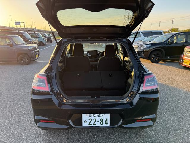 スイフト XG 登録済未使用車 スマートキー オートエアコン 盗難防止 サイドエアバッグ 電動格納式ドアミラー 横滑り防止 パワーステアリング パワーウインドウ エアコン エアバッグ ABS オートライト キーフリー(31枚目)