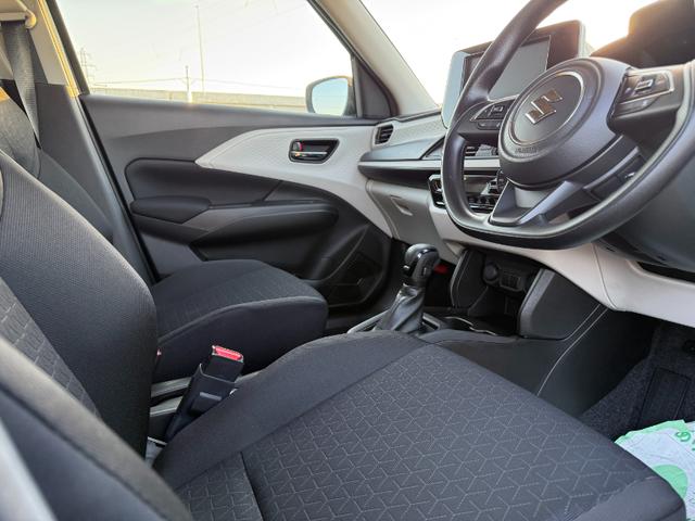 スイフト XG 登録済未使用車 スマートキー オートエアコン 盗難防止 サイドエアバッグ 電動格納式ドアミラー 横滑り防止 パワーステアリング パワーウインドウ エアコン エアバッグ ABS オートライト キーフリー(38枚目)