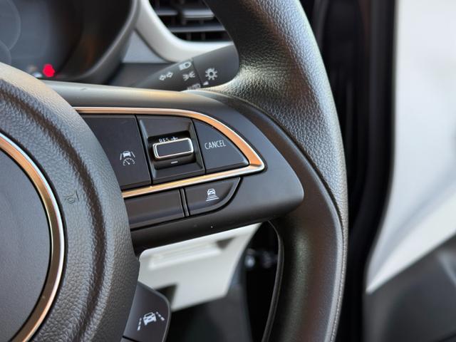 スイフト XG 登録済未使用車 スマートキー オートエアコン 盗難防止 サイドエアバッグ 電動格納式ドアミラー 横滑り防止 パワーステアリング パワーウインドウ エアコン エアバッグ ABS オートライト キーフリー(46枚目)