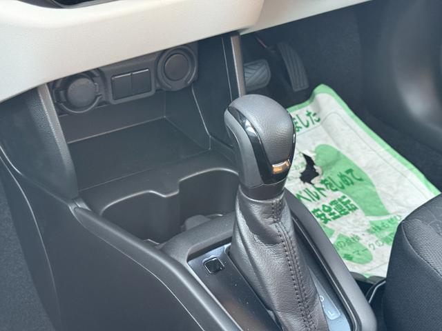 スイフト XG 登録済未使用車 スマートキー オートエアコン 盗難防止 サイドエアバッグ 電動格納式ドアミラー 横滑り防止 パワーステアリング パワーウインドウ エアコン エアバッグ ABS オートライト キーフリー(47枚目)